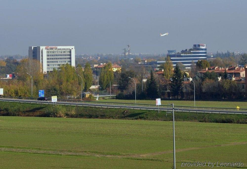 Hotel Bologna Airport Bagian luar foto